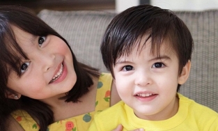 Ngắm vẻ đẹp thiên thần của hai con nhà mỹ nhân đẹp nhất Philippines 