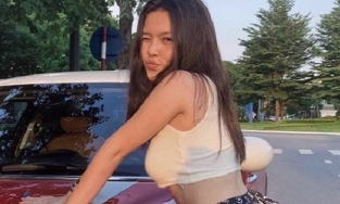 Con gái 18 tuổi của Phượng Chanel khoe nhan sắc ngọt ngào bên xế sang