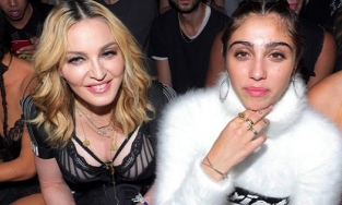 Sinh ra ở vạch đích, con gái Madonna vẫn đi làm để tự trả tiền học phí