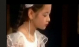 Chi Pu đăng ảnh đẹp từ nhỏ, tiện thể khoe năng khiếu âm nhạc bẩm sinh