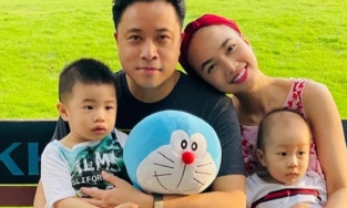 Vợ chồng Đinh Ngọc Diệp - Victor Vũ khoe ảnh hiếm của hai cậu con trai