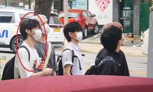 Vừa xuất hiện hậu rời nhà chung với BTS, thực tập sinh Việt Hanbin leo top trending