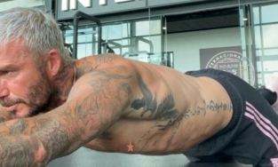 Cùng ngắm thân hình bỏ xa trai 20 của 'anh bố 46 tuổi' David Beckham