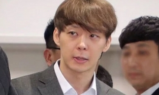  Park Yoochun bị công ty kiện vì tự ý ký hợp đồng riêng, lén dùng thẻ công