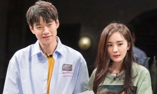 Dương Mịch đã chia tay Nguỵ Đại Huân sau bức ảnh ôm Hứa Khải trên phố?