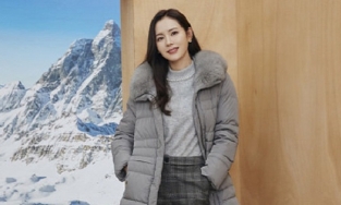 Giữa tin đồn có thai với Huyn Bin, Son Ye Jin đăng ảnh cận vòng 2