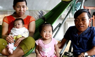 'Sọ dừa đời thực': Chỉ cao 80cm, lấy được vợ đẹp, xây nhà khang trang