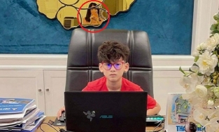 Khoe con trai ra dáng giám đốc, Đức Huy để lộ bóng dáng gái trẻ trong nhà