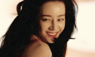 Địch Lệ Nhiệt Ba hóa thân thành mỹ nhân Hong Kong