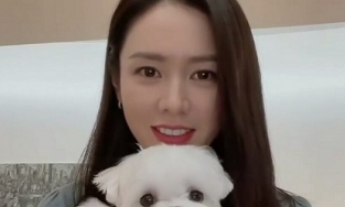 Đăng clip ôm cún cưng, nhan sắc mộc tuổi 40 của Son Ye Jin xôn xao MXH 