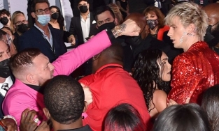 Conor McGregor đánh nhau với bạn trai Megan Fox trên thảm đỏ