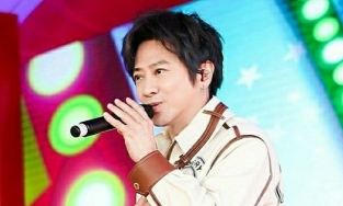 Tôn Diệu Uy kiếm được 246 tỷ đồng chỉ sau 2 tiếng livestream đàn hát