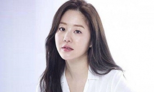 Cựu cháu dâu Samsung Go Hyun Jung vẫn đẹp xuất thần và nuột nà ở tuổi 50