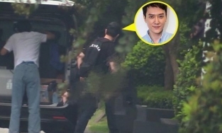 Con trai Triệu Lệ Dĩnh - Phùng Thiệu Phong lần đầu xuất hiện cùng bố