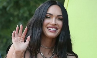 Sau phim cùng bạn trai thất bại, Megan Fox nhận vai 'bà trùm sòng bài'