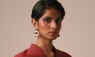 Tân Hoa hậu Hoàn vũ Singapore 2021 bị nhận xét kém sắc, thiếu nữ tính