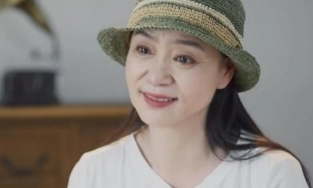 'Mỹ nhân Quỳnh Dao' Lưu Tuyết Hoa: 10 năm ở ẩn, tái xuất rạng rỡ ở tuổi 62 