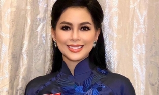 Mẹ chồng Hà Tăng đẹp quý phái trong ngày được phong tước Hiệp sĩ