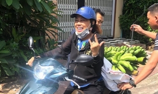 'Họa mi núi rừng' Siu Black lộ diện làm từ thiện hậu ồn ào vỡ nợ