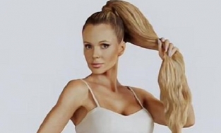 Nữ ca sĩ người Ba Lan rao bán từng bộ phận trên cơ thể