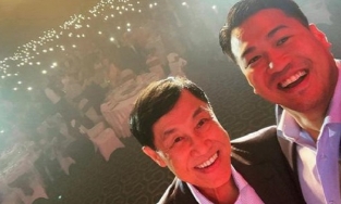 Chỉ một hành động nhỏ, tỷ phú Johnathan Hạnh Nguyễn khiến con trai Phillip Nguyễn nể phục