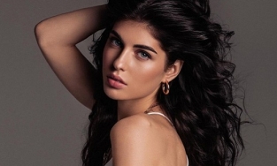 Vẻ đẹp như búp bê của Tân Hoa hậu Hòa bình Nga 2021