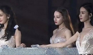 Khoảnh khắc hiếm Triệu Lệ Dĩnh - Dương Mịch - Nhiệt Ba chung 1 khung hình