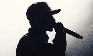 Rộ tin một nam rapper Vbiz trẻ tuổi 'ấu dâm' với bé gái 10 tuổi