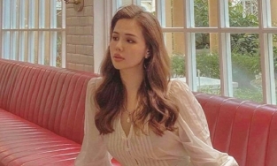 Phanh Lee khoe sắc vóc gái một con sang trọng