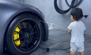 Con gái 1 tuổi của Cường Đô La rửa xế xịn giúp bố, Minh Nhựa lại 'đặt hàng'