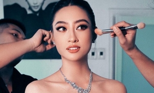 Hoa hậu Lương Thùy Linh kể khổ khi fan đòi mách mẹ chuyện mặc 'hư'