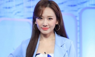 Điểm thi các môn tiếng Việt của Hari Won toàn 8, 9, netizen thắc mắc lý do viết status lại sai chính tả nhiều như thế?