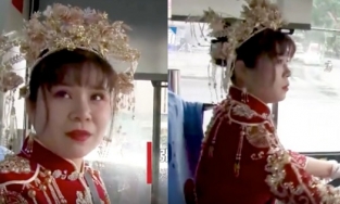 Cô dâu 'chơi lớn' mặc đồ cưới lái xe buýt đi đón... rể và quan khách