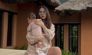 Phanh Lee bế con gái triệu đô trên tay, sắc vóc như chưa có cuộc sinh nở