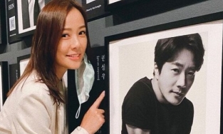 Cuộc sống của bà xã Kwon Sang Woo tại Mỹ: Vi vu khắp nơi, thấy ảnh chồng liền hóa fangirl