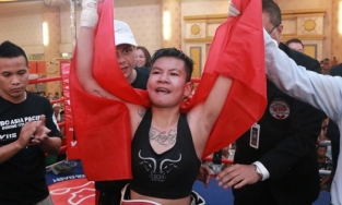 Tay đấm Nguyễn Thị Thu Nhi giành đai WBO thế giới đưa Quyền Anh Việt đi vào lịch sử