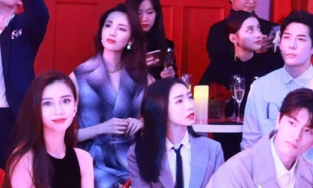 Hơn đàn em cả chục tuổi, Angelababy vẫn khiến Mạnh Mỹ Kỳ bị lu mờ