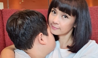 Con trai bị giấu kín 12 năm của Việt Trinh không biết mẹ nổi tiếng