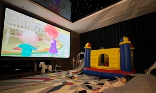 Cường Đô La khoe rạp phim sang chảnh tại gia của con gái, nhưng tâm điểm lại là cách dạy con