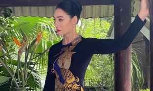 Quách Thu Phương lại diện áo dài khoe đường cong như gái 20