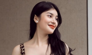 Lily Chen ẩn ý đã 'nhường' bạn trai cho 'nữ hoàng nội y'