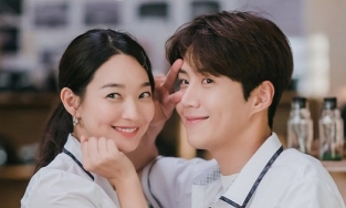 Mặc ồn ào, Kim Seon Ho - Shin Min Ah là 'cặp đôi phim truyền hình đẹp nhất năm 2021'