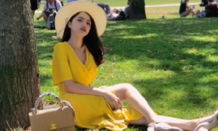 Hậu tái xuất MXH, Hương Giang lộ chi tiết đã sang nước ngoài?