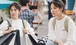 Song Hye Kyo tay xách nách mang, ngồi ngoài đường vẫn đẹp xuất thần