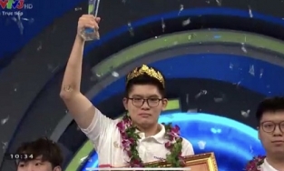 Nguyễn Hoàng Khánh - thí sinh duy nhất không học trường chuyên - trở thành Quán quân Olympia 2021