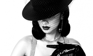 Cẩm Đan vừa tung ra loạt ảnh mới, netizen gọi tên Tiểu Vy vào chứng kiến