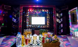 TP.HCM cho phép xe ôm công nghệ, tiệm massage, quán karaoke hoạt động có điều kiện