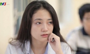 Xuất hiện vài giây trên VTV3, nữ sinh nổi rần rần vì nhan sắc xinh đẹp, học vấn cũng 'không vừa'