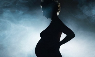 Rầm rộ thông tin một nữ diễn viên tân binh Vbiz bí mật sinh con