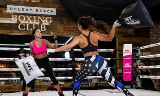 Trò chơi tuổi thơ đánh nhau bằng gối chính thức trở thành môn thể thao